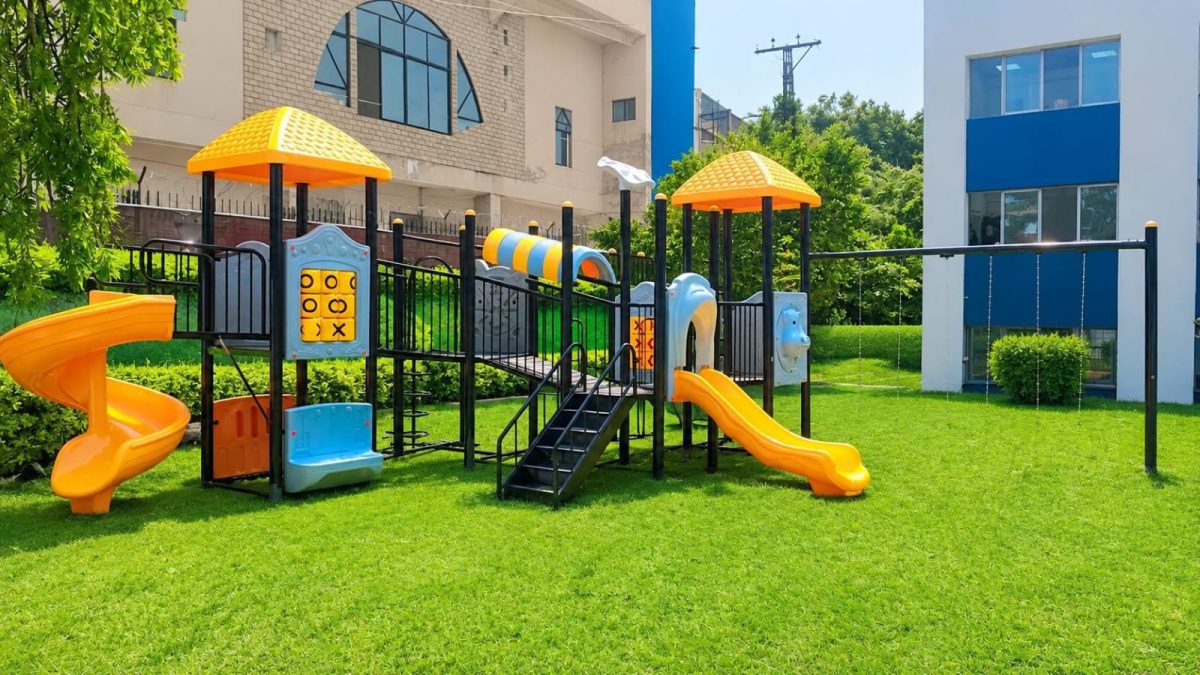 Outdoor Play Booster ODPE031A